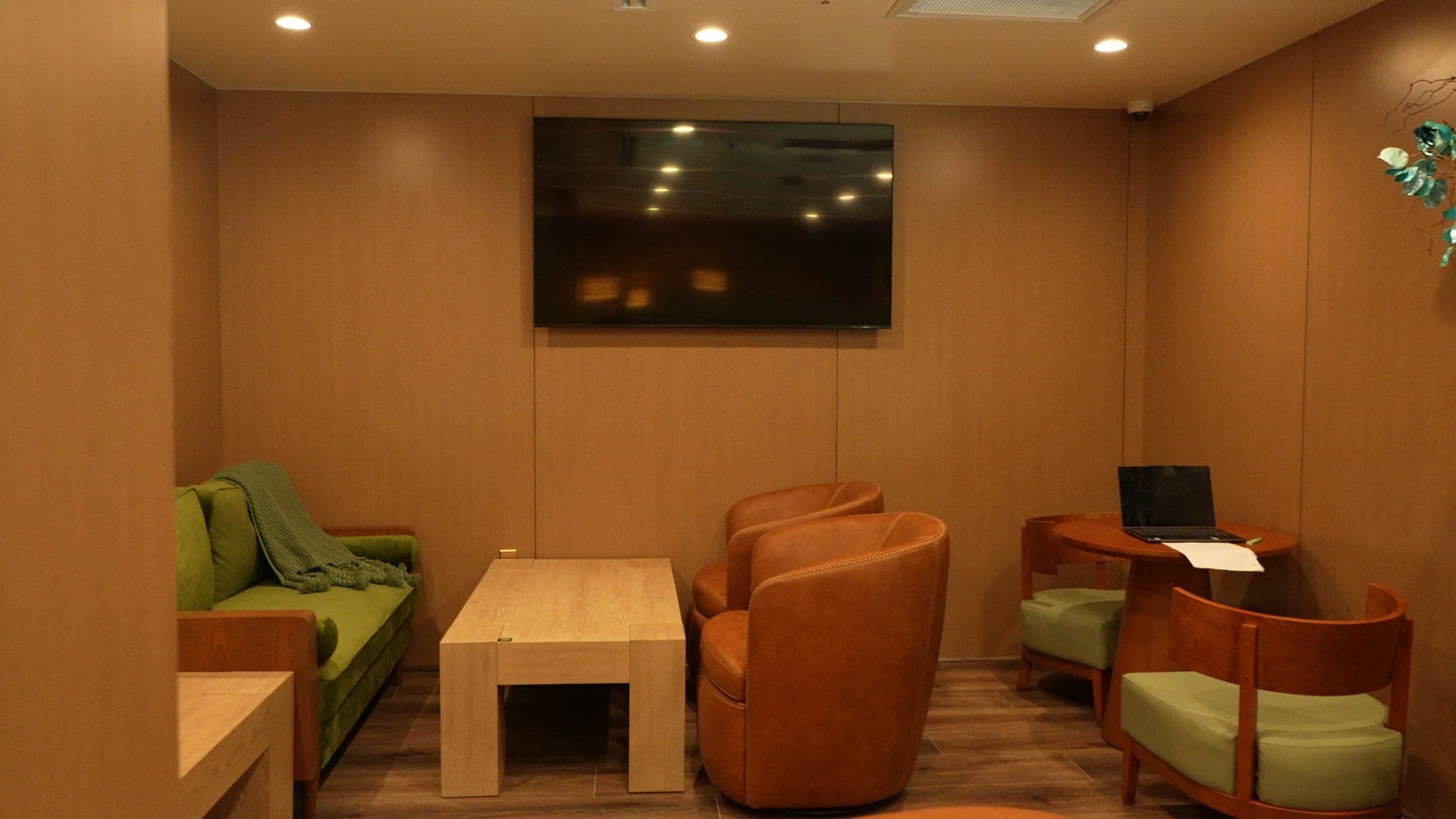 Escape 360 Carrollton interior 10